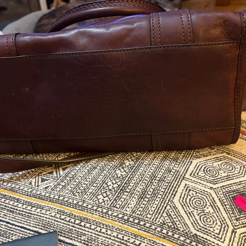 Frye brand, beautiful leather Handbag with adjustable strap. - Picture 5 of 8